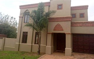 3 Bedroom Townhouse in Eagle Canyon Golf Estate