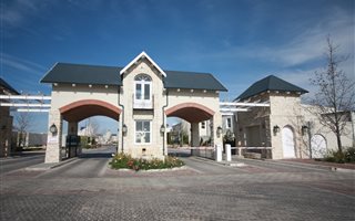 3 Bedroom Townhouse in Nooitgedacht
