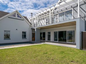 4 Bed House in Kraaibosch