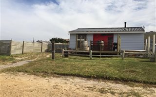 2 Bedroom House in Pringle Bay