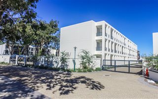 3 Bedroom Apartment in Paardevlei