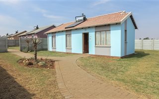 3 Bedroom House in Katlehong