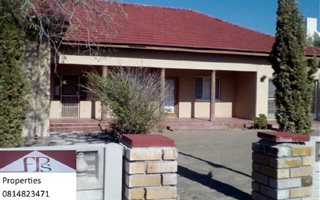 4 Bedroom House in Beaufort West