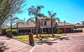 4 Bedroom House in Woodland Hills