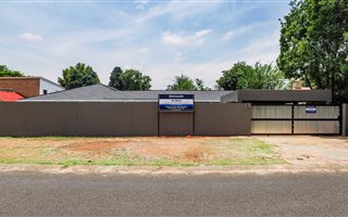 6 Bedroom House in Meyerspark