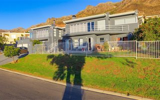 6 Bedroom House in Mountainside