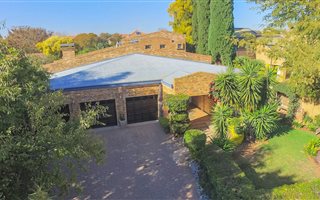 4 Bedroom House in Silver Lakes Golf Estate