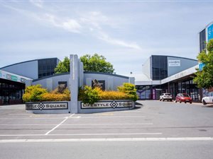 364 m² Commercial space in Paardevlei
