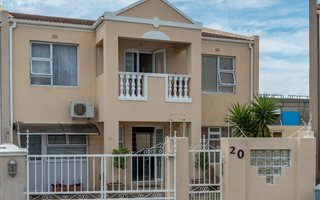 3 Bedroom House in Zonnebloem