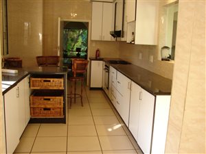 4 Bed House in Bryanston West
