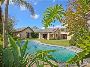 4 Bed House in Bergvliet