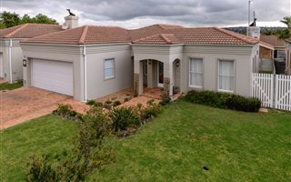 3 Bedroom House in Sonstraal Heights