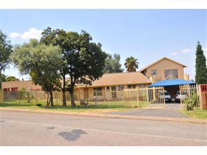 4 Bedroom House in Heuweloord