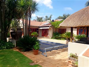 4 Bed House in Helikon Park