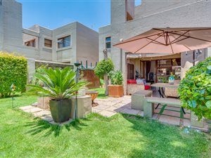 2 Bed Townhouse in Weltevreden Park