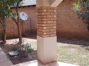 3 Bed Townhouse in Die Hoewes