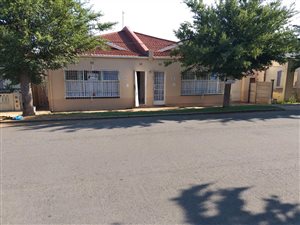 4 Bedroom House in Luipaardsvlei