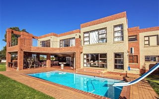 5 Bedroom House in Mooikloof Equestrian Estate