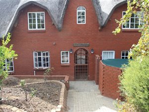 6 Bed House in Aurora