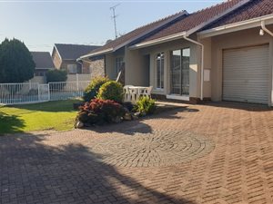 3 Bed House in Marais Steyn Park