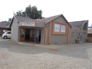 400 m² Commercial space in Parkrand