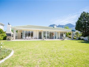 3 Bed House in Erinvale Estate
