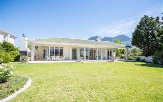 3 Bedroom House in Erinvale Estate