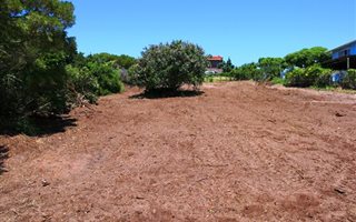 749 m² Land available in Paradise Beach