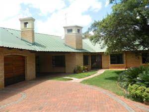 3 Bed House in Silver Lakes Golf Estate