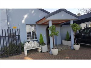 5 Bed House in Van Riebeeck Park