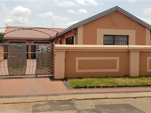 3 Bed House in Vosloorus