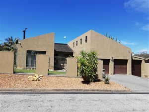 7 Bed House in Loerie Park