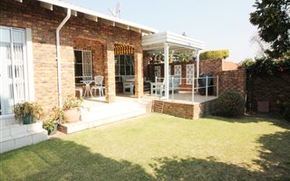 3 Bedroom Simplex in Elma Park