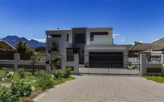 3 Bedroom House in Langerug