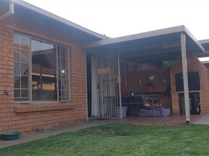 2 Bed Townhouse in Willow Park Manor