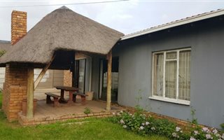 3 Bedroom House in Geluksdal