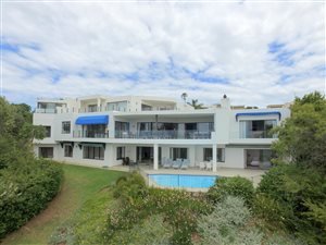 8 Bed House in Bowtie