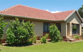 4 Bedroom House in Hayfields