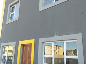2 Bed House in Surrey Estate