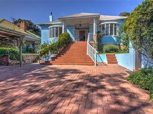 3 Bed House in Kensington