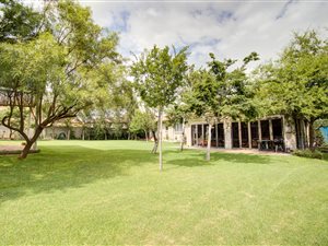 1000 m² Land available in Pebble Rock