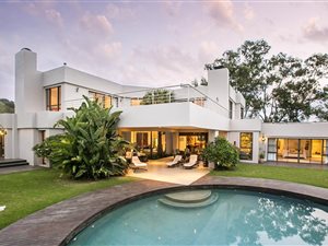 6 Bed House in Blue Hills Country Estate