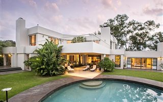 6 Bedroom House in Blue Hills