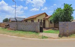 2 Bedroom House in Protea Glen