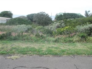 744 m² Land available in Reebok