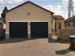 2 Bed Cluster in Bloubosrand