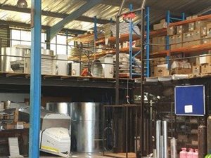 608 m² Commercial space in Mountain Ridge