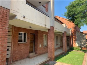 2 Bed Townhouse in Die Hoewes