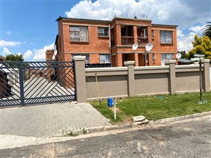 1736 m² Commercial space in Rosettenville
