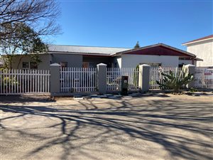4 Bed House in Victoria Park